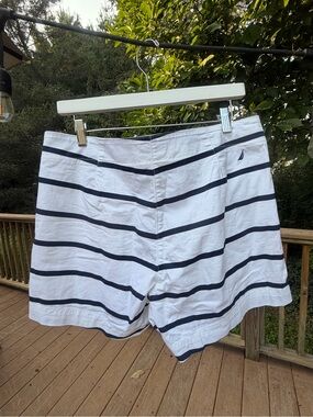 Nautica White Navy Striped Cotton Shorts Size 10